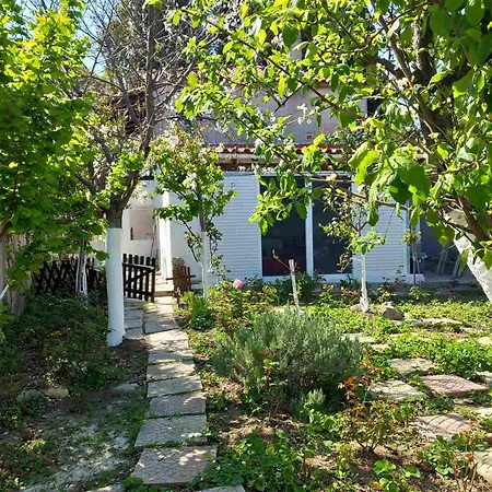 بيت للعطل Saint Anna Country House. آيا آنا