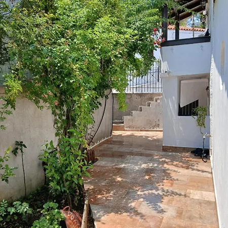 Saint Anna Country House. بيت للعطل